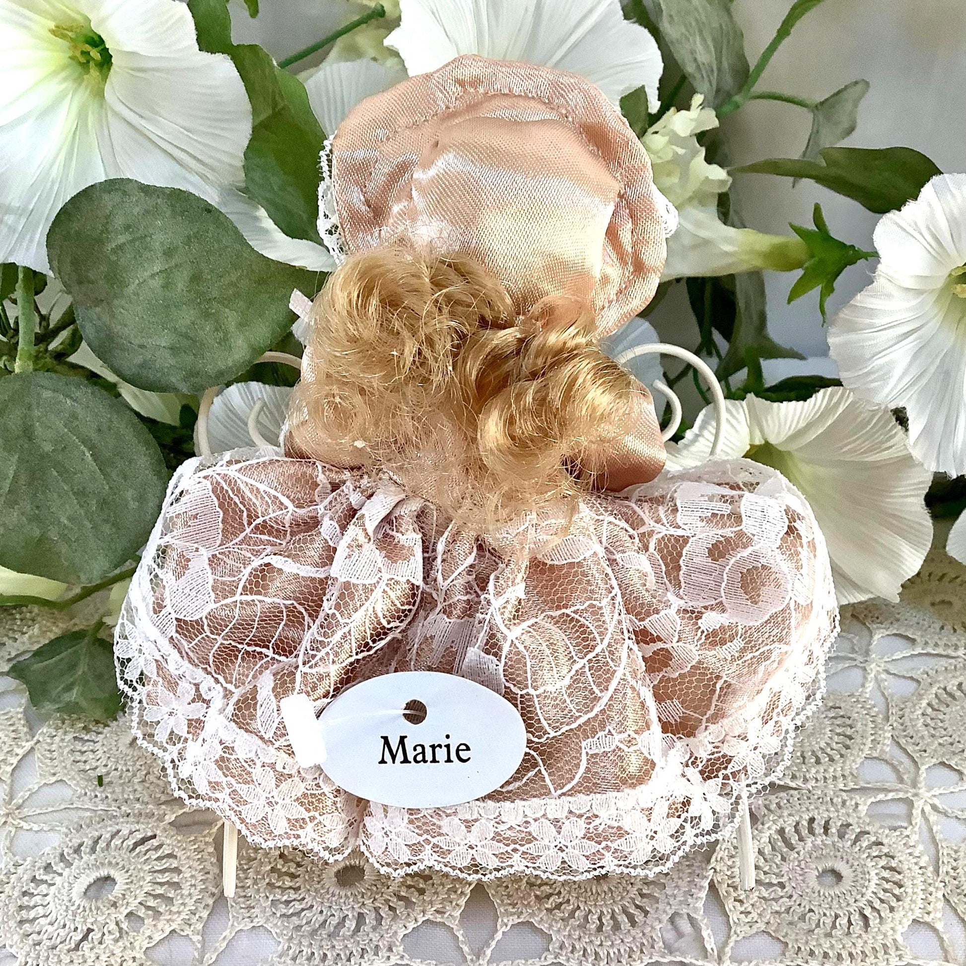 Marie poupée porcelaine miniature vintage ht 13 cm