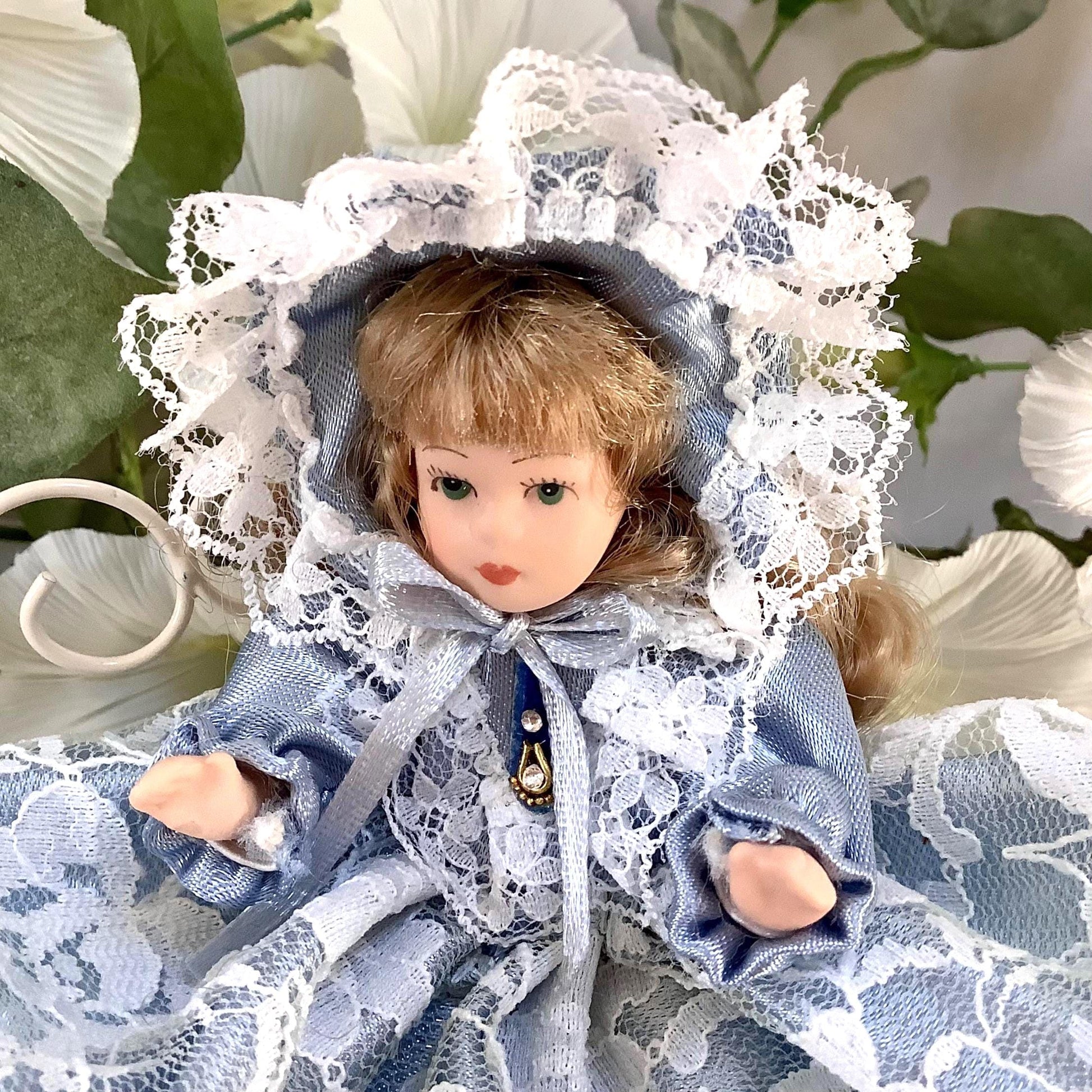 Valérie poupée porcelaine miniature vintage ht 12 cm
