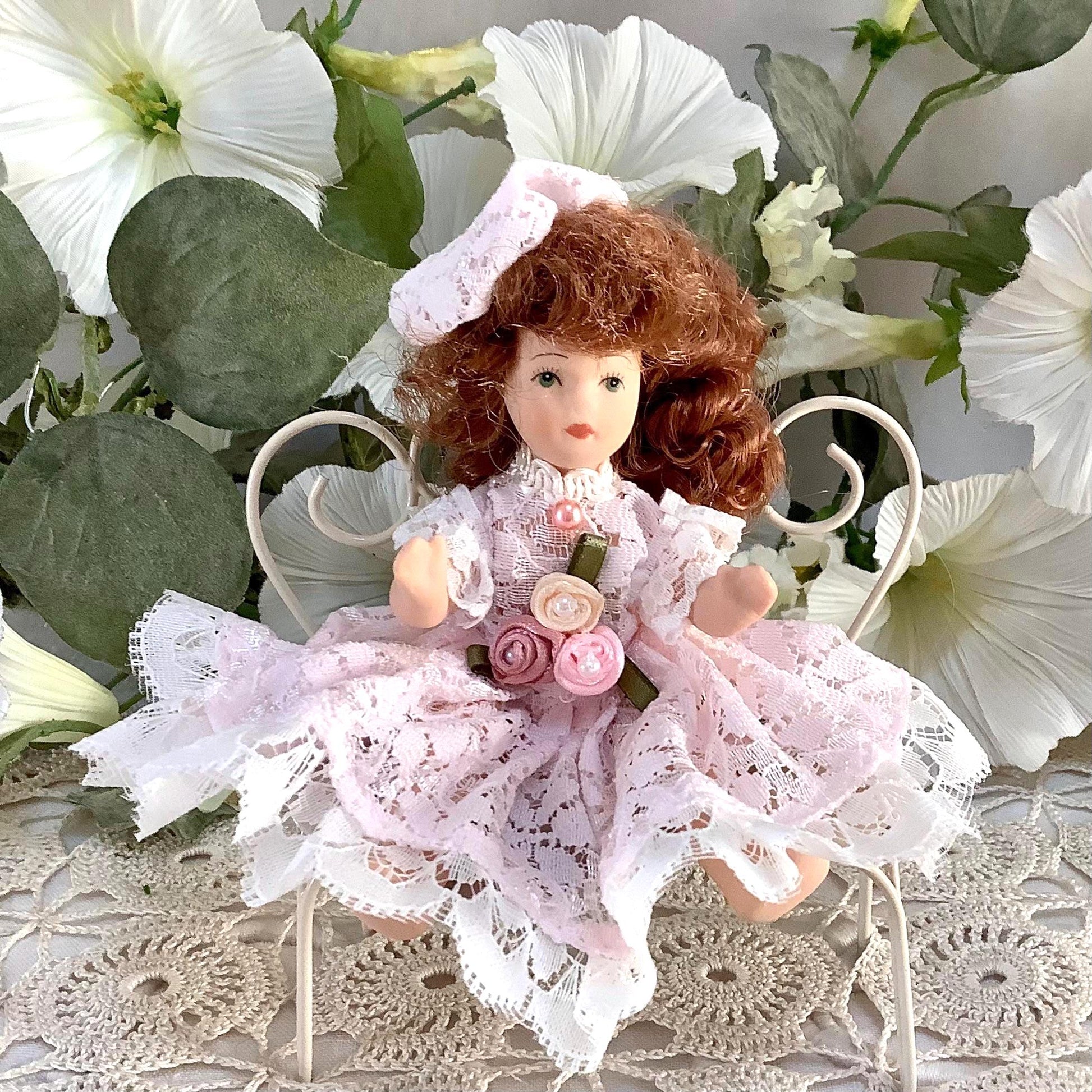 Charlotte poupée porcelaine miniature vintage ht 11 cm