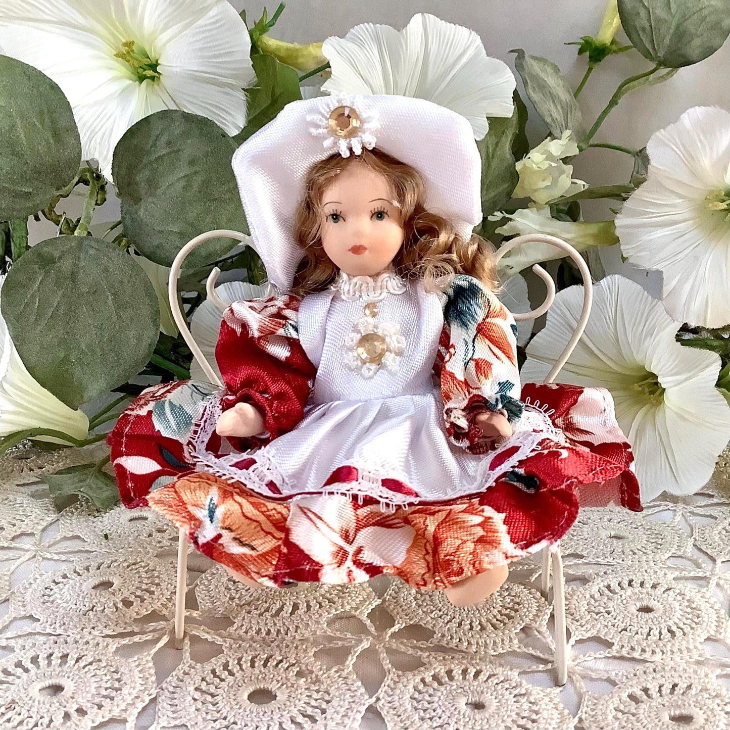Anne poupée porcelaine miniature vintage ht 11 cm