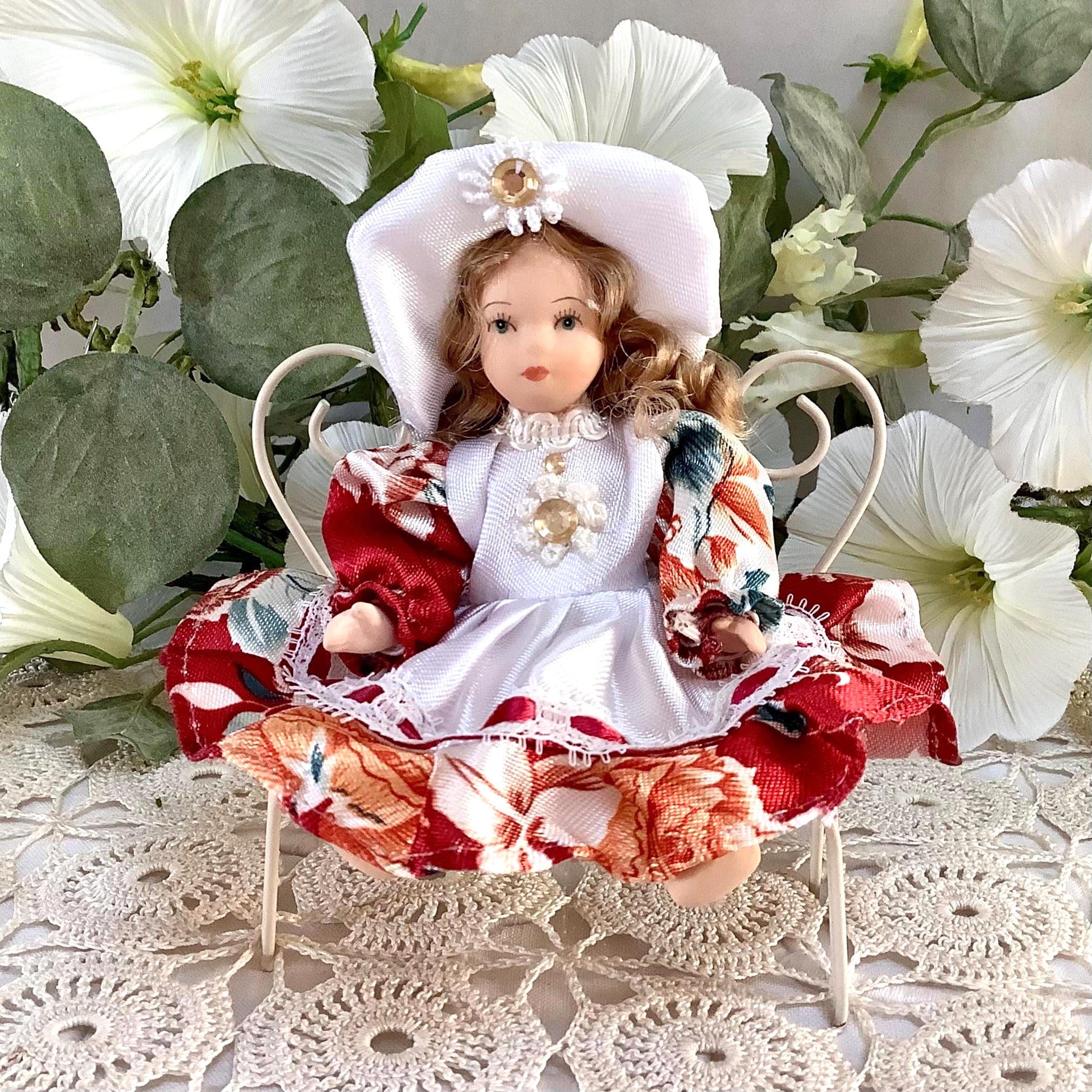 Anne poupée porcelaine miniature vintage ht 11 cm