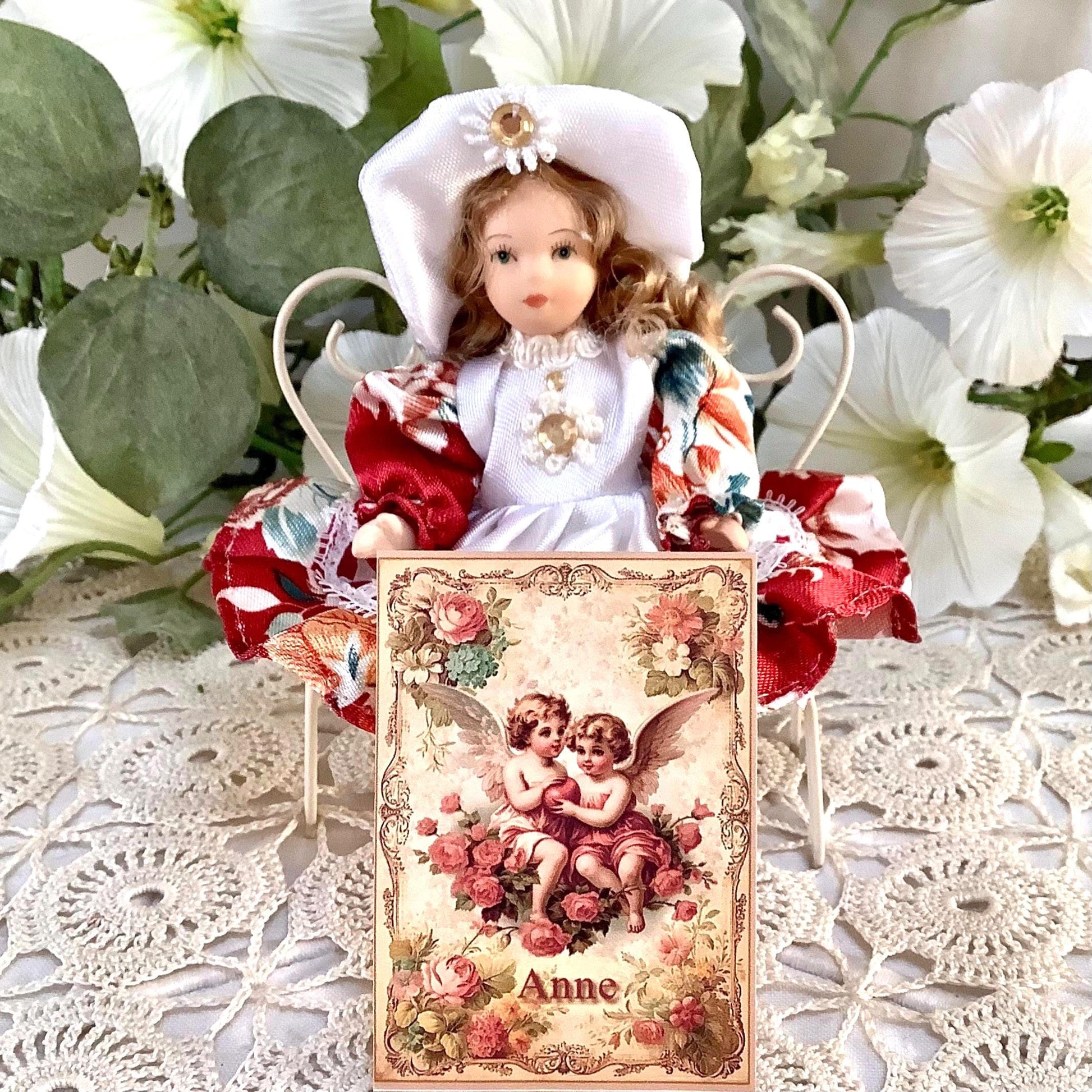 Anne poupée porcelaine miniature vintage ht 11 cm