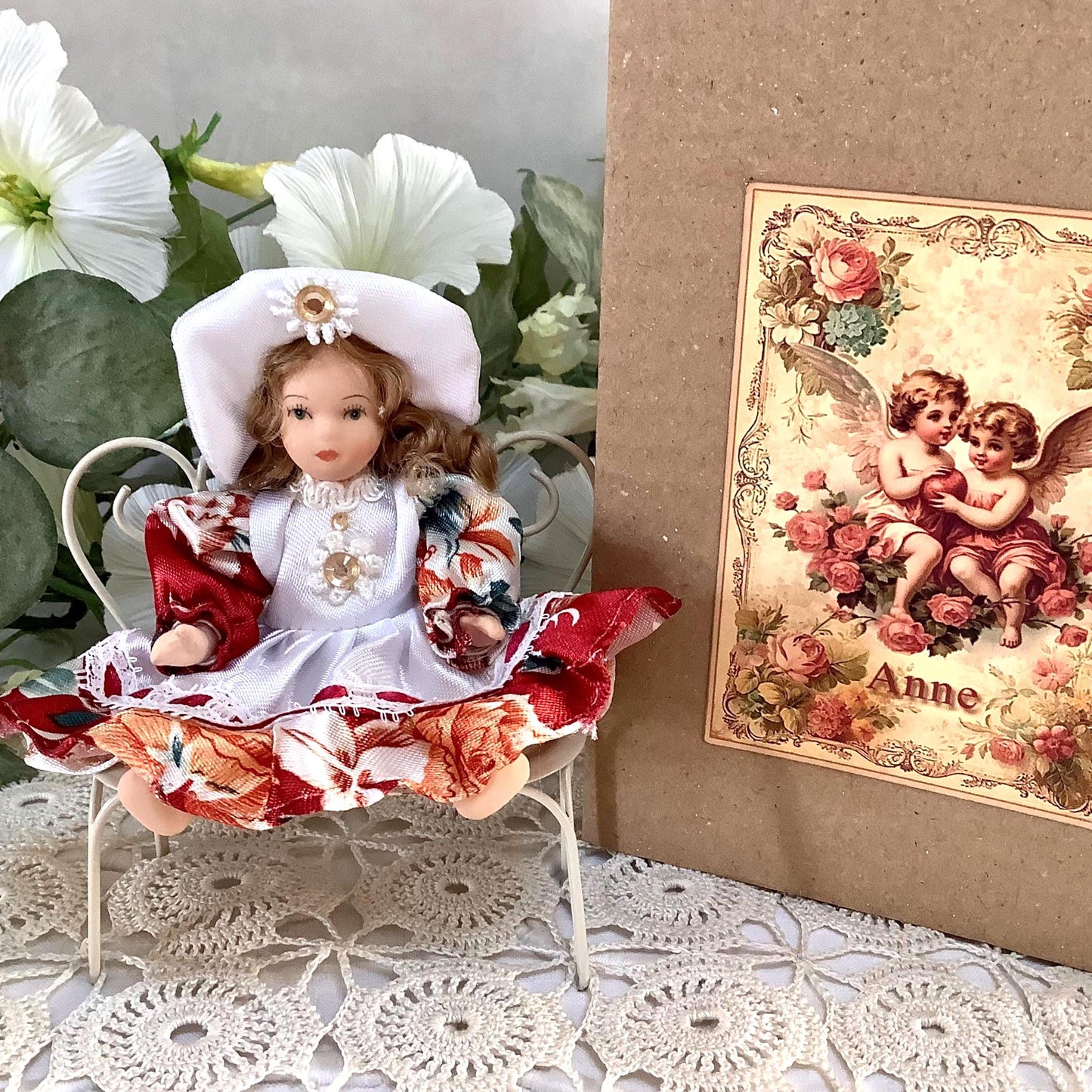 Anne poupée porcelaine miniature vintage ht 11 cm