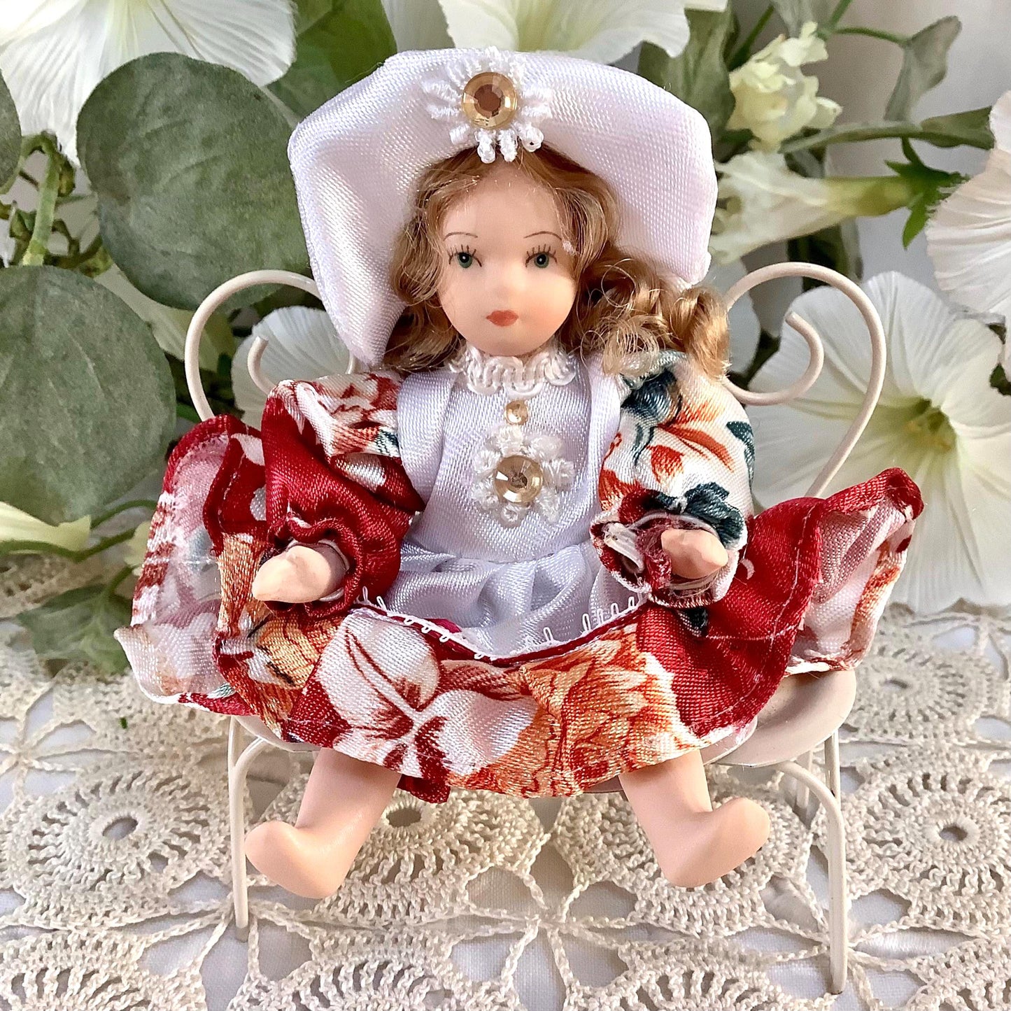 Anne poupée porcelaine miniature vintage ht 11 cm