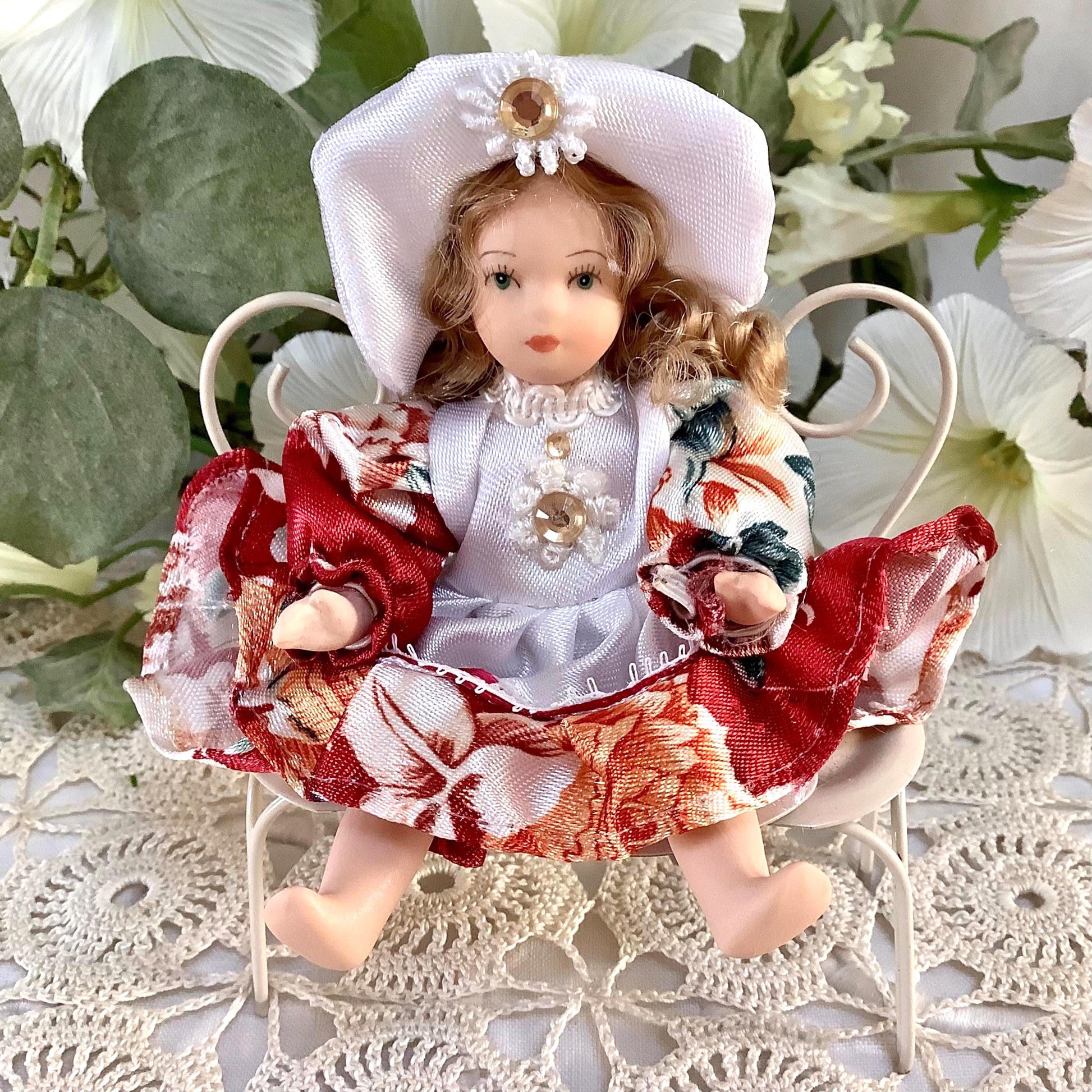 Anne poupée porcelaine miniature vintage ht 11 cm