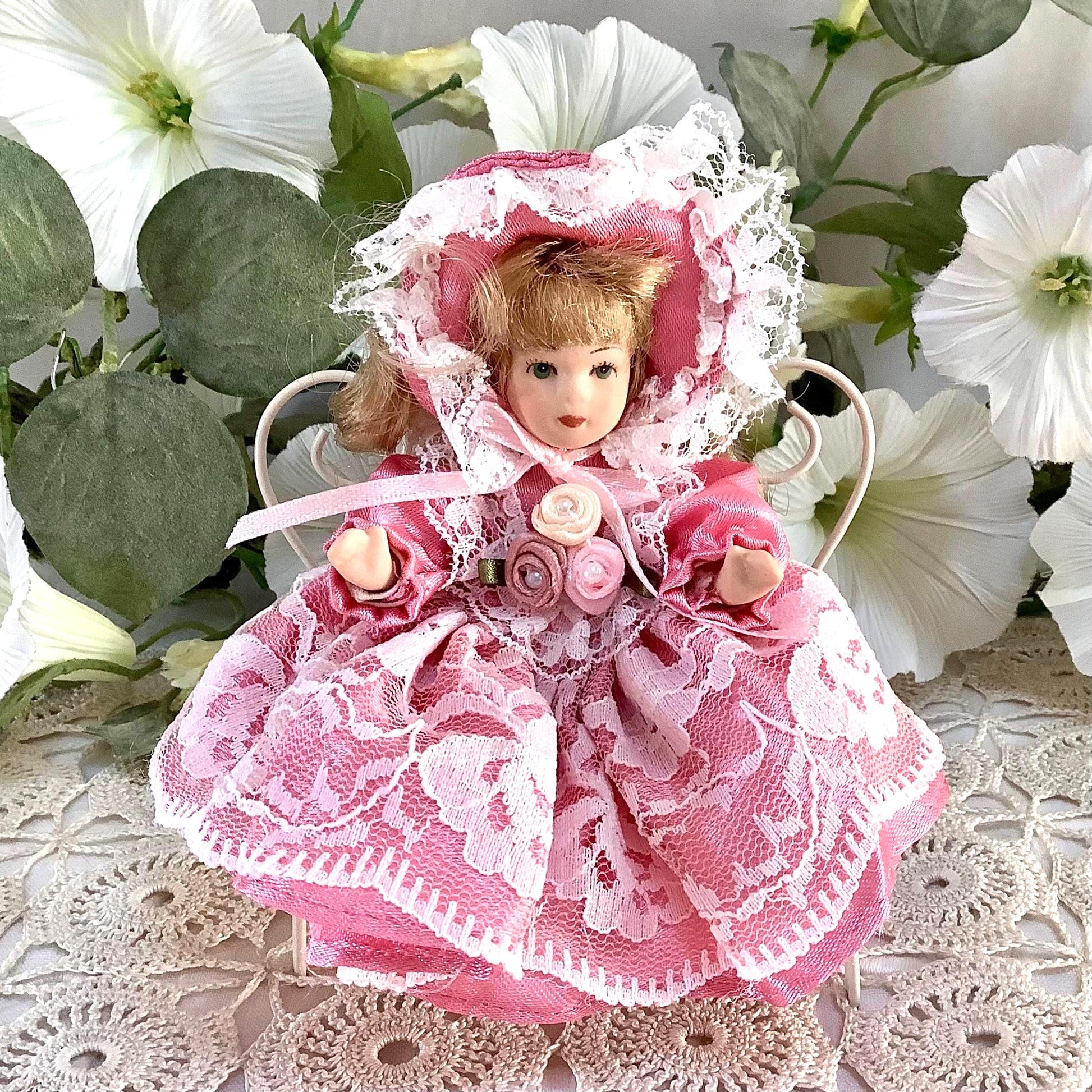 Chantal poupée porcelaine miniature vintage ht 11 cm