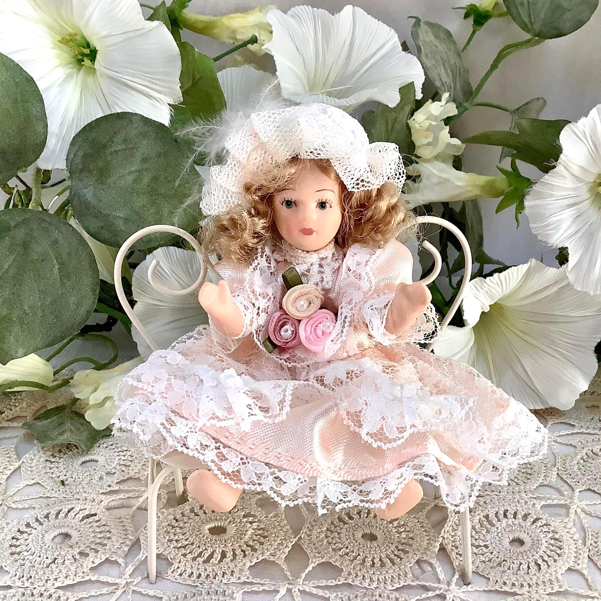 Françoise poupée porcelaine miniature vintage ht 11 cm