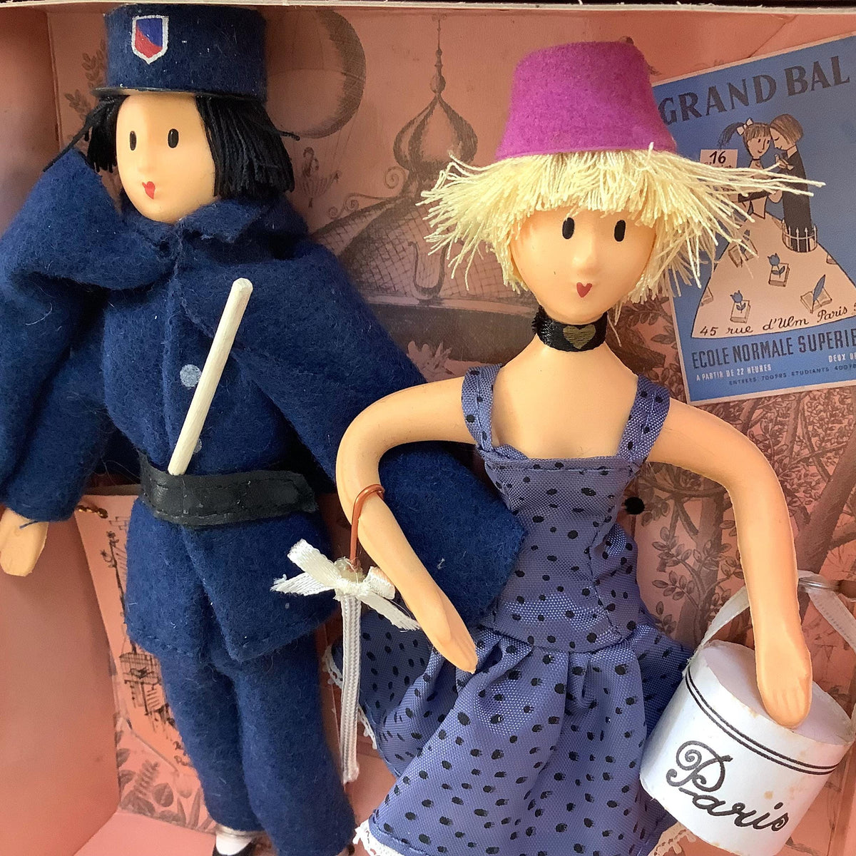 Parisienne et gardien de la paix coffret deux poupées vintage collection amoureux de Peynet