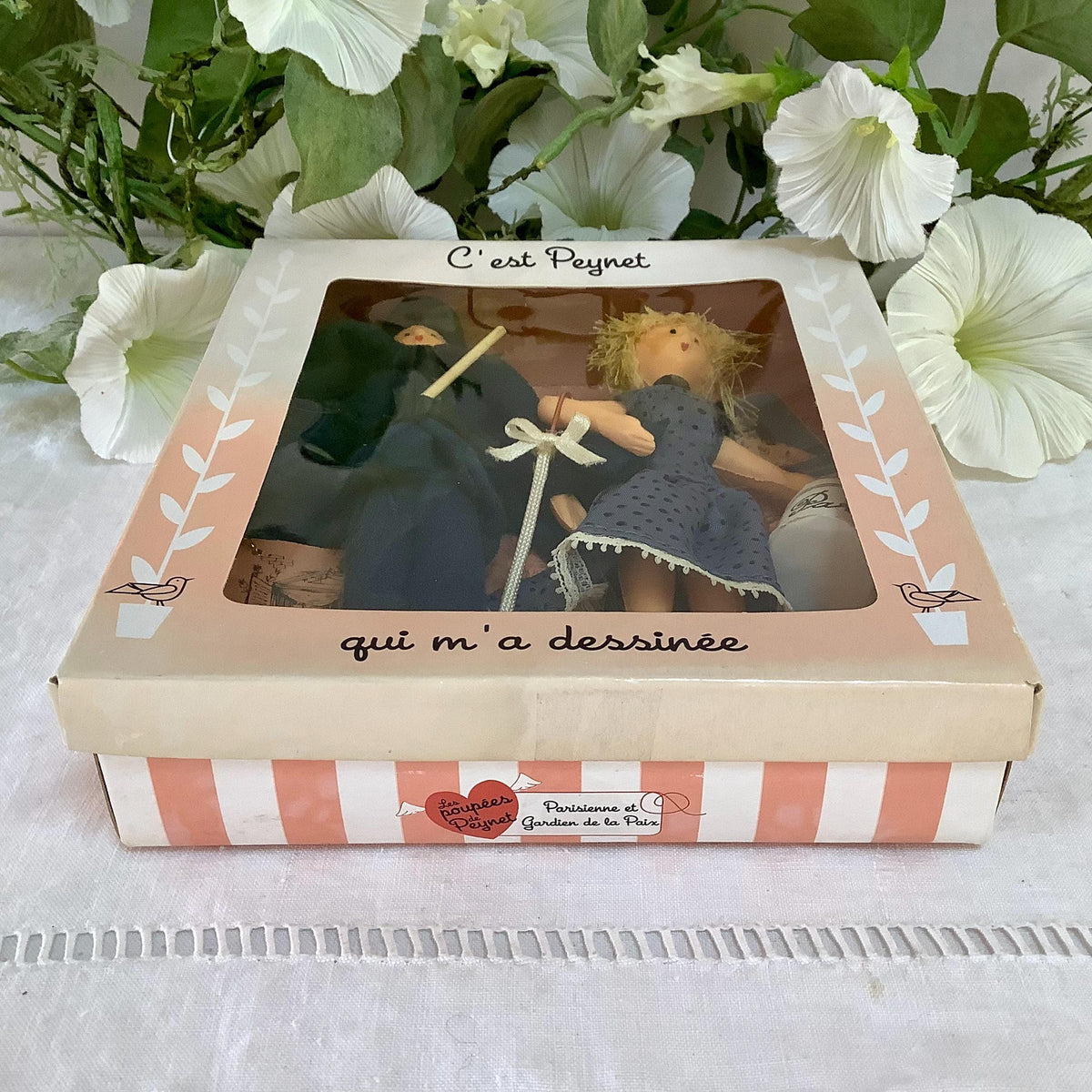 Parisienne et gardien de la paix coffret deux poupées vintage collection amoureux de Peynet