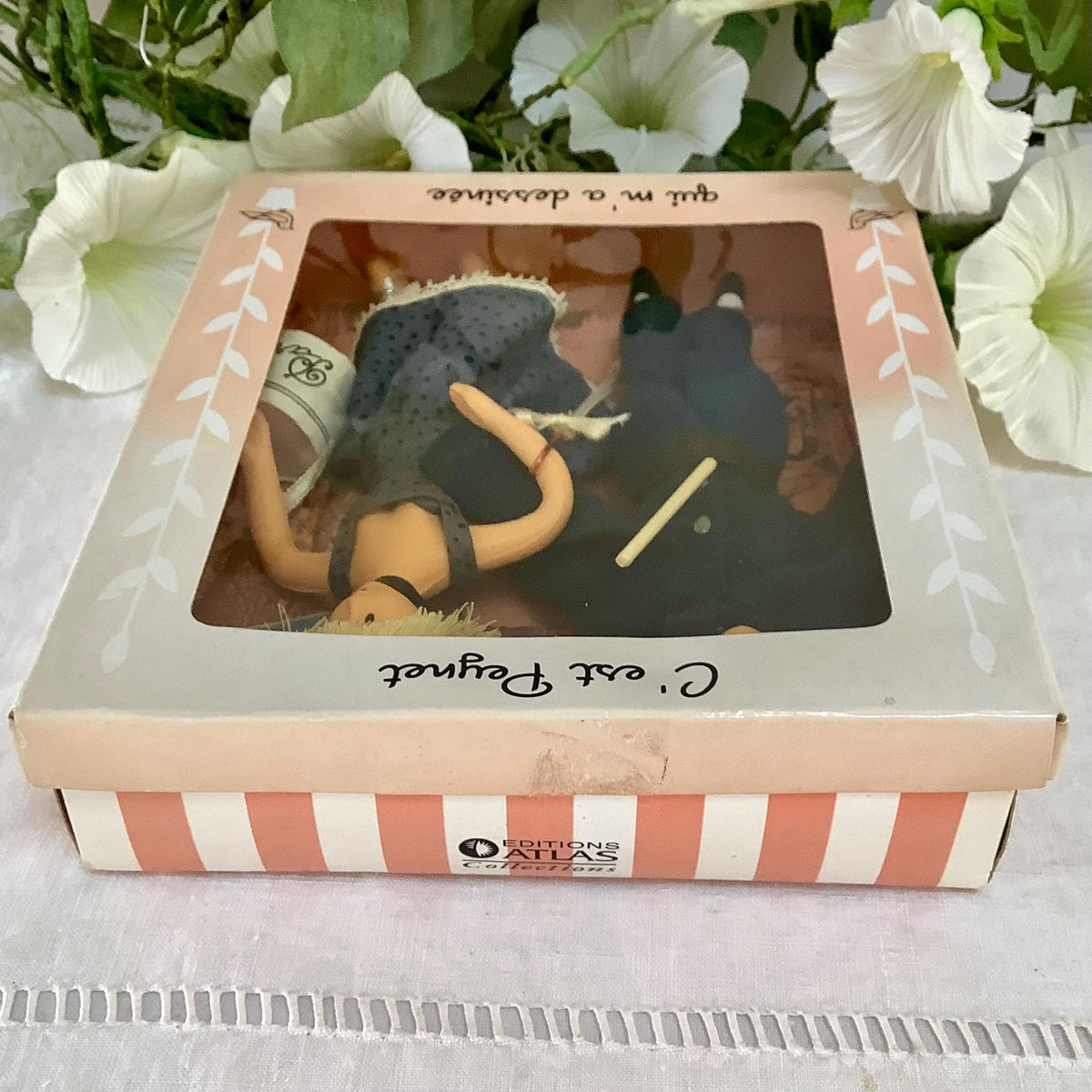 Parisienne et gardien de la paix coffret deux poupées vintage collection amoureux de Peynet