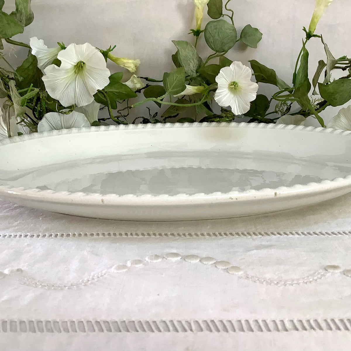 Plat ovale blanc torsades faïence vintage