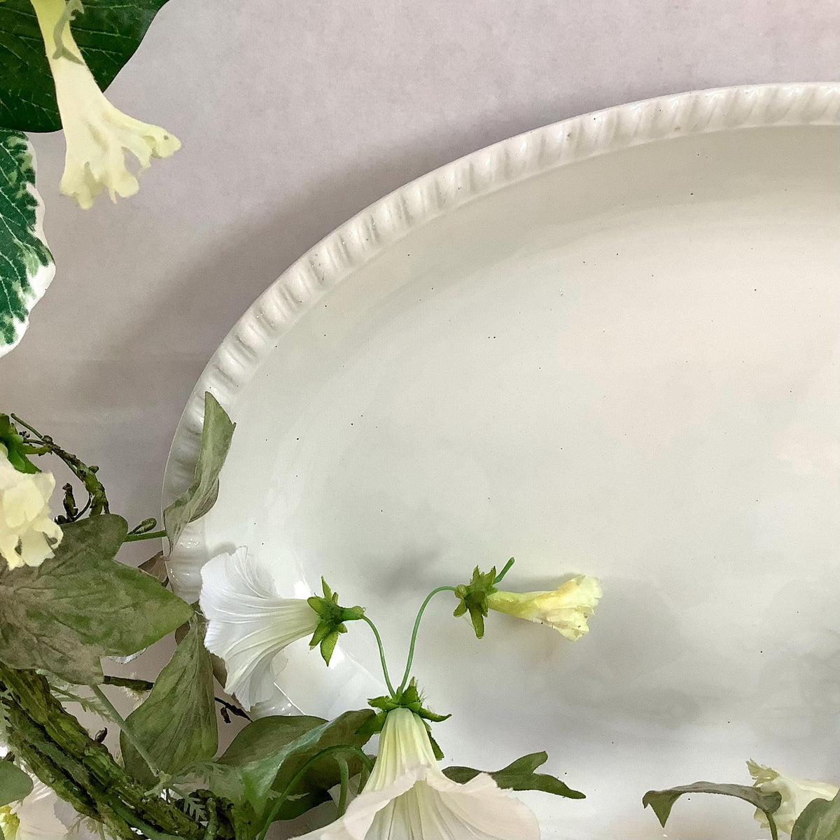 Plat ovale blanc torsades faïence vintage