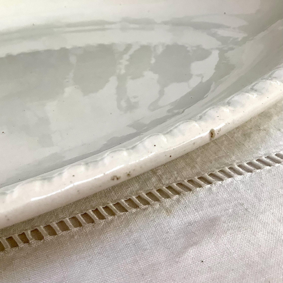 Plat ovale blanc torsades faïence vintage